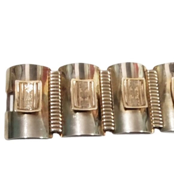 1960s Vintage Large Extra Wide Gold Tone Panel Bracelet With Raised Designs - Picture 4 of 6
